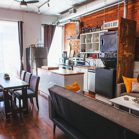 בלוויל Hip Heritage Main Floor Flat In Downtown District מראה חיצוני תמונה