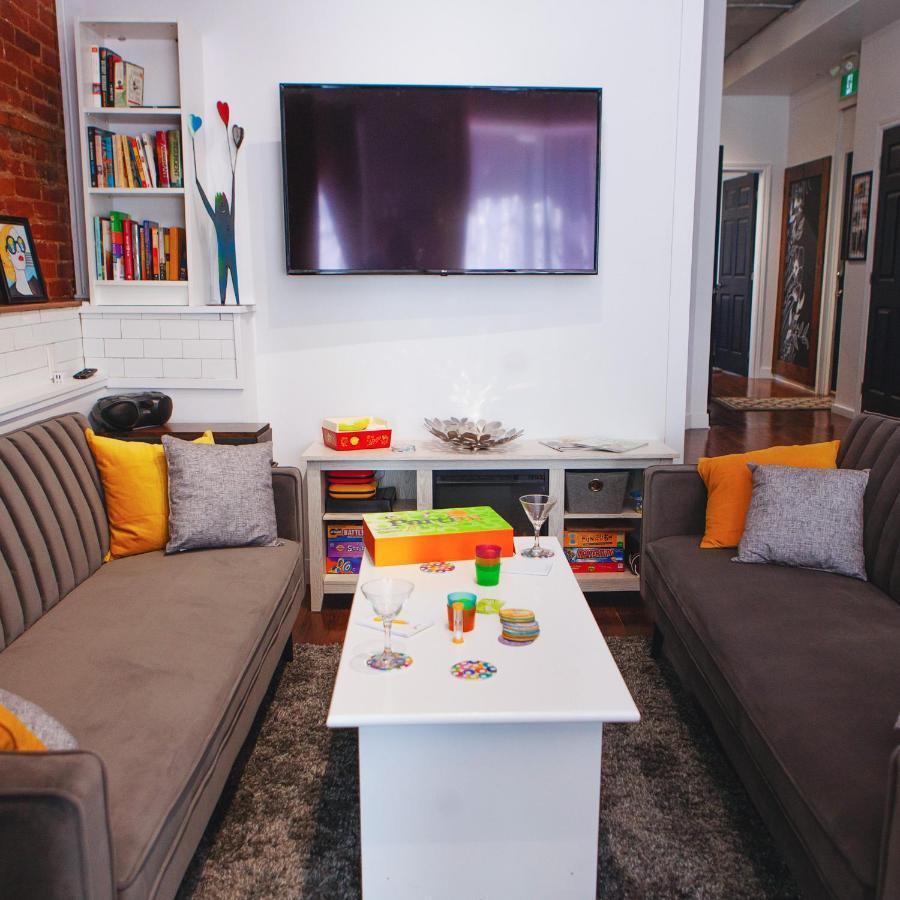 בלוויל Hip Heritage Main Floor Flat In Downtown District מראה חיצוני תמונה