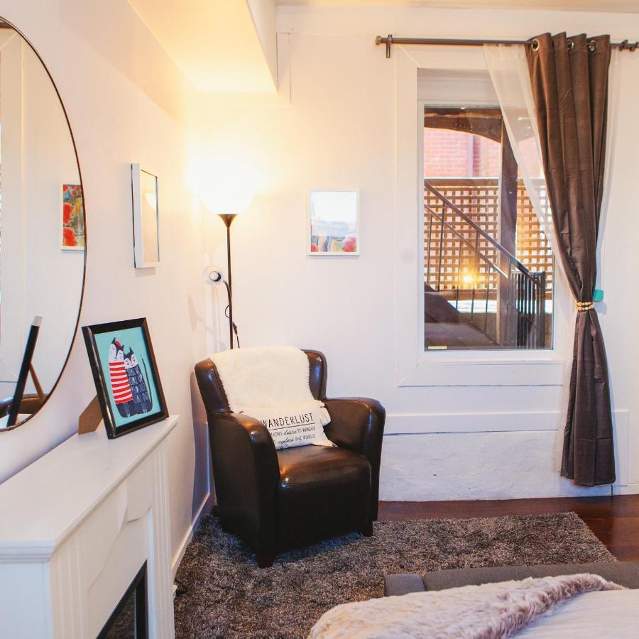 בלוויל Hip Heritage Main Floor Flat In Downtown District מראה חיצוני תמונה
